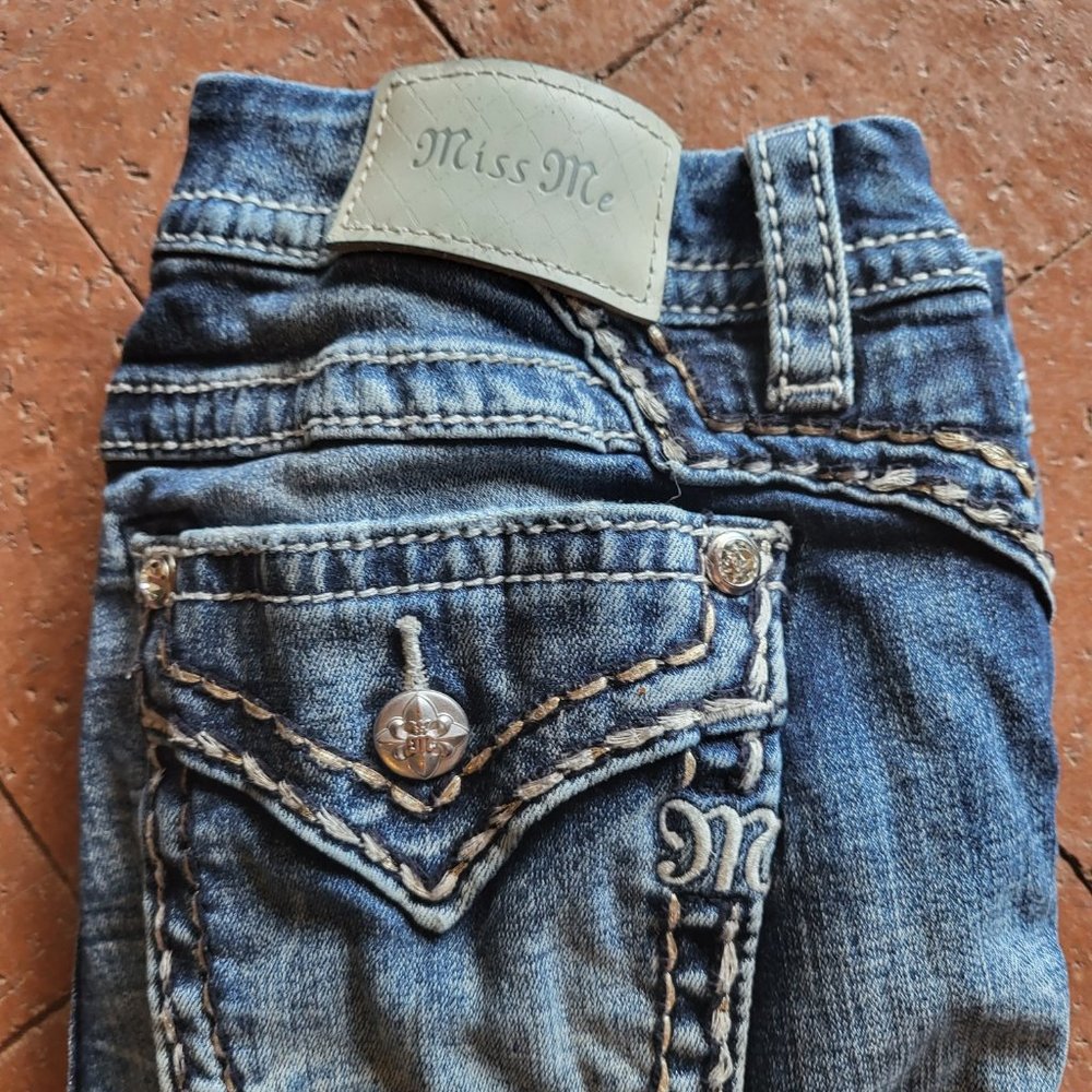 EUC Miss Me 29 Curvy Skinny 30"